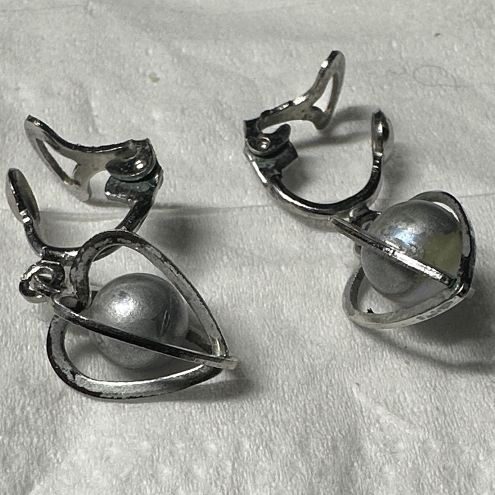 Silver-Tone Heart Orbit Clip-On Earrings with Gray Pearls/ little wear and tear